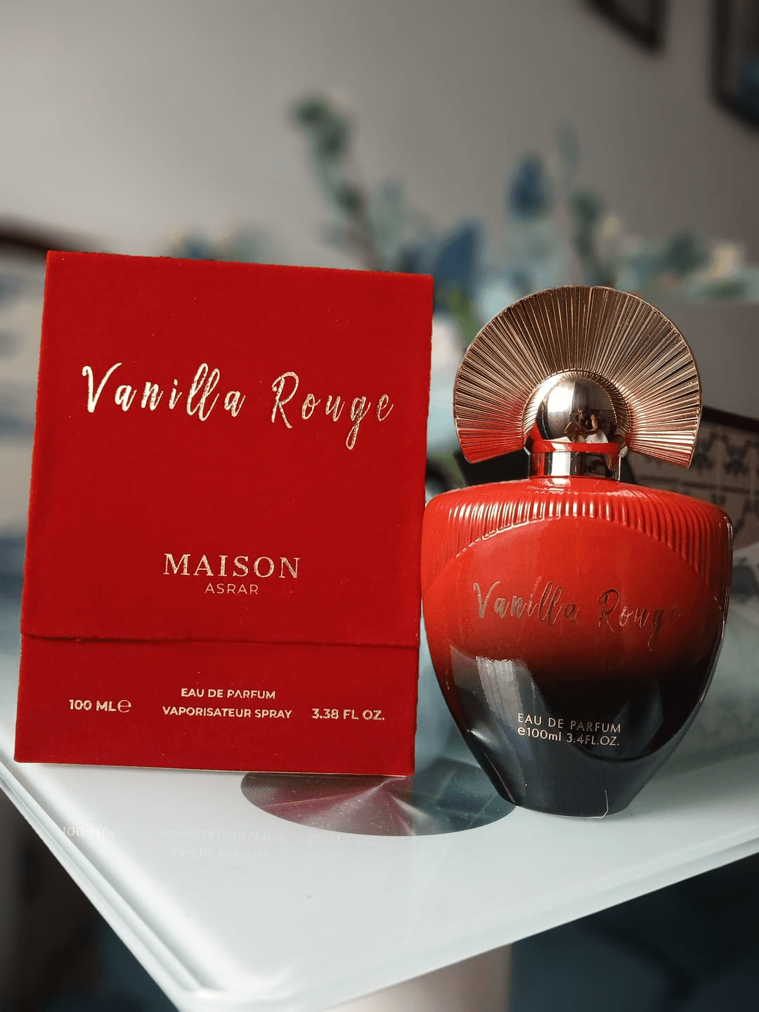 Frasco e caixa Vanilla Rouge da Maison Asrar em vermelho